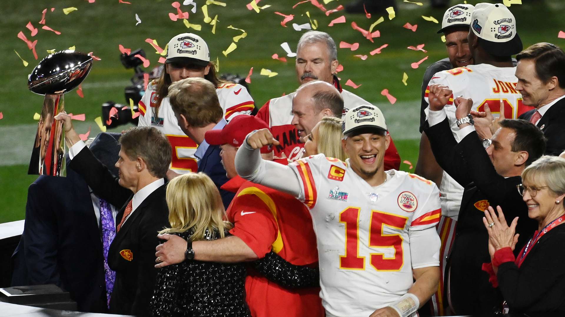 显示出他作 显示出他作